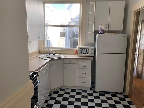 3rd image of 625 Oak St Unit 6271/2