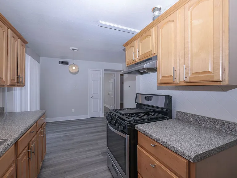 9834 Denning Dr — Photo 15