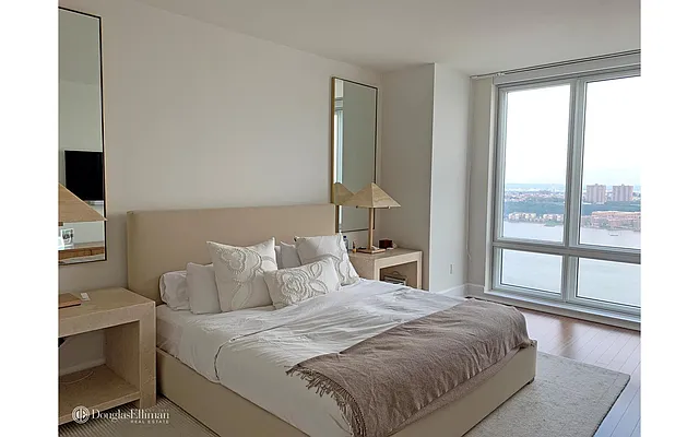 Rented by Douglas Elliman | media 19