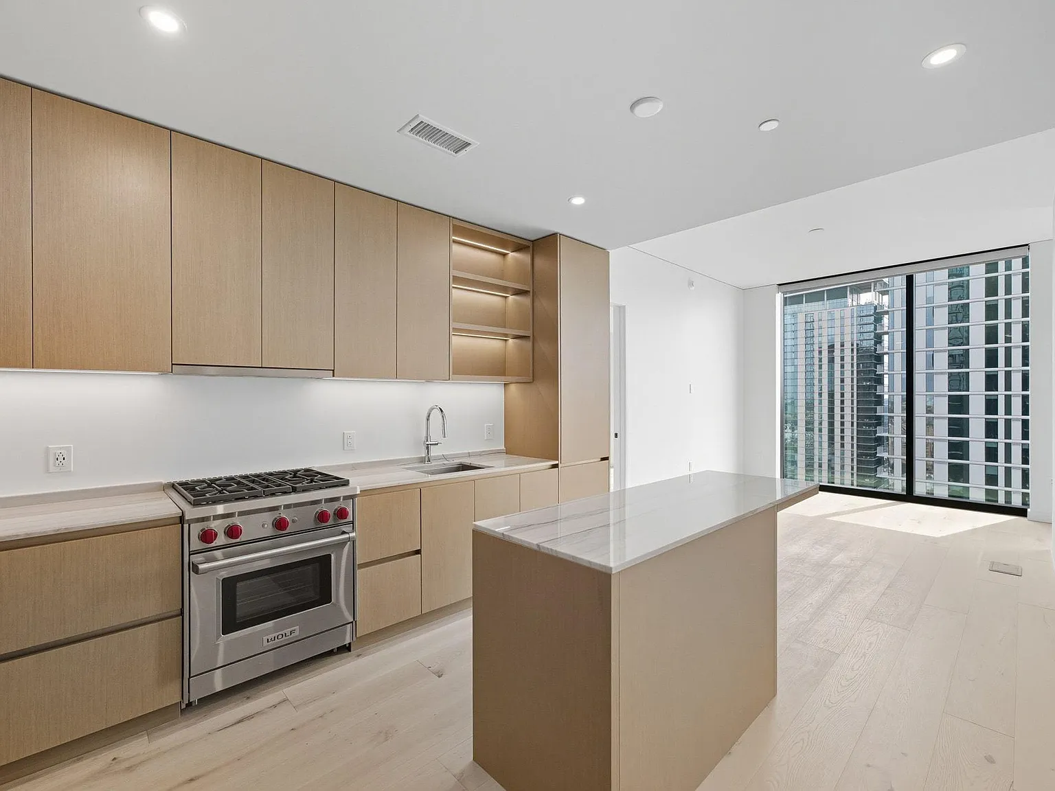 2 bed, 2.0 bath, 978 sqft, $5,000 — Photo 2
