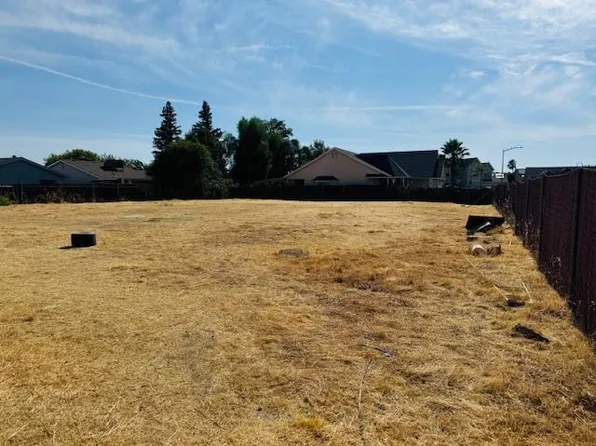 4569 W Michigan Ave, Fresno, CA 93722