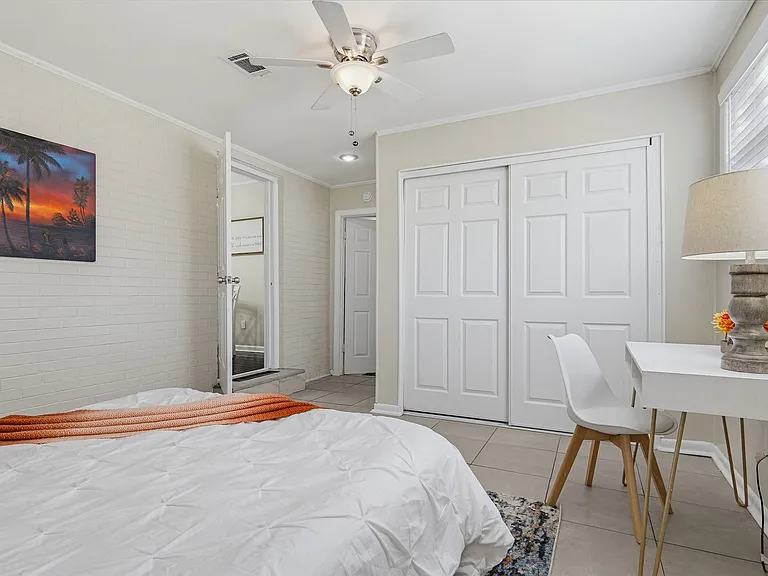 1095 Texas Pkwy — Photo 37