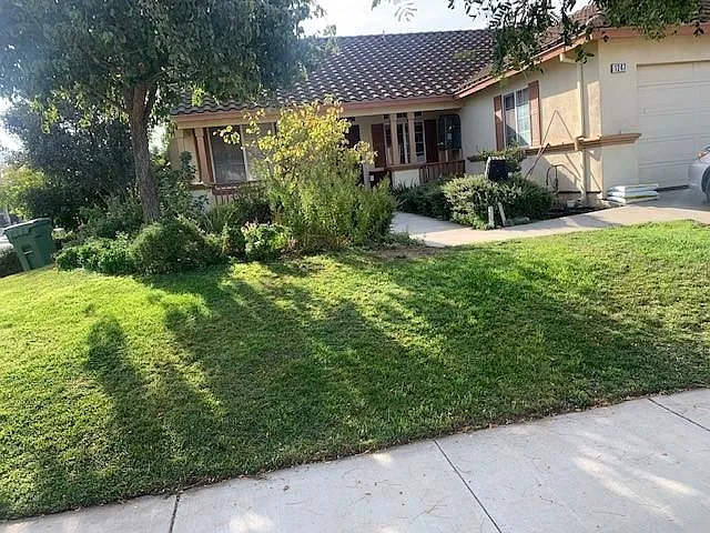 Front of main house - Romo Dr