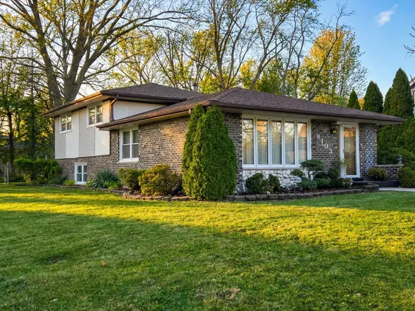 8103 Gladys Ln, Palos Hills, IL 60465