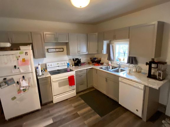 2nd image of 729 Glen Oak St #1