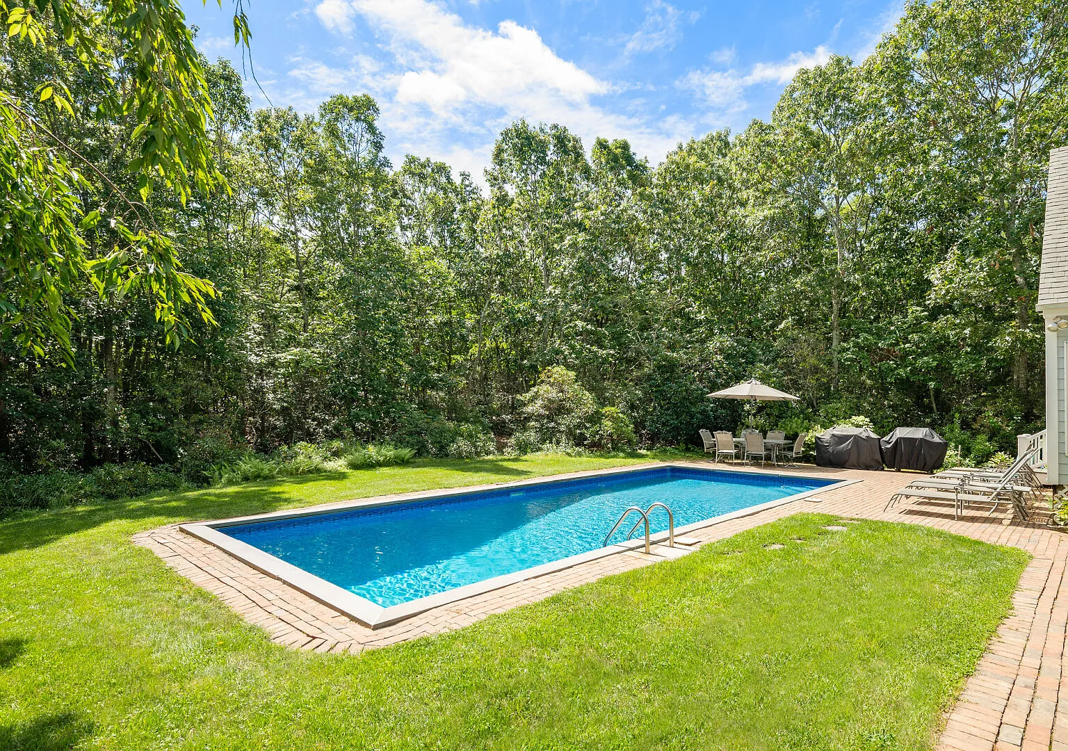 Acre of Landscaped Grounds, Entertainment Spaces on All Levels — Photo 2
