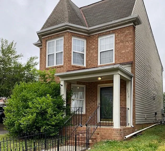 1316 Idlewood Ave — Photo 2