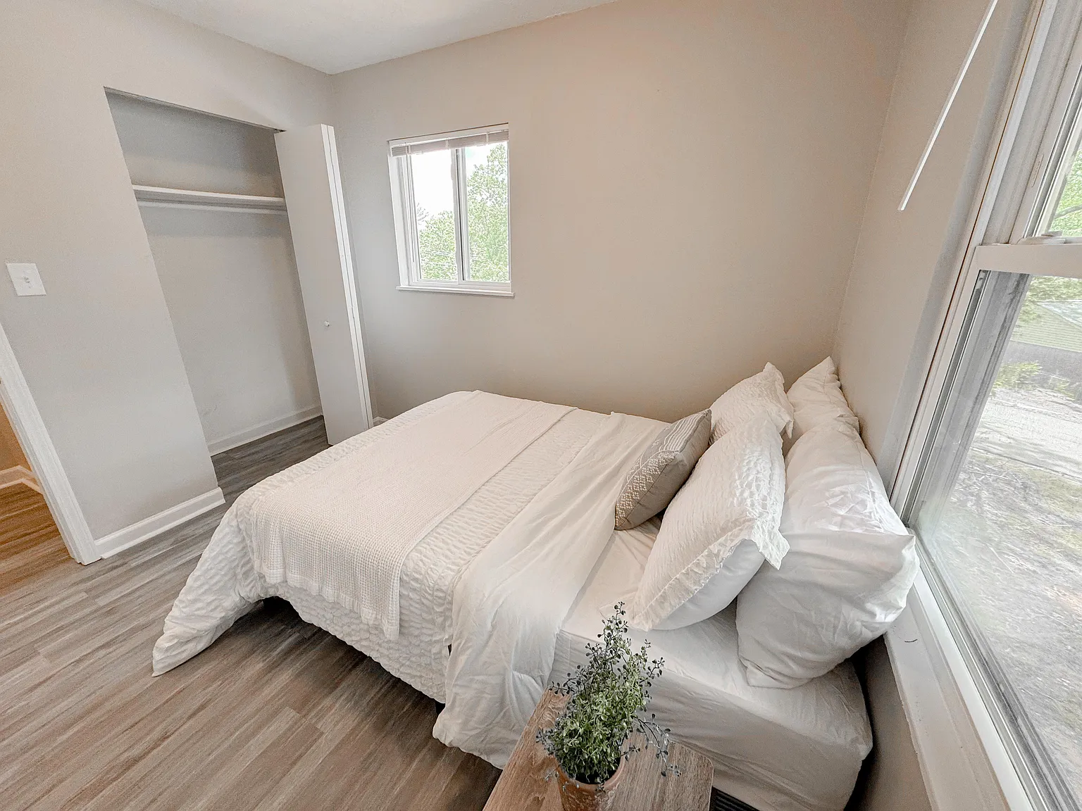 4 bed, 3.0 bath, 2000 sqft, $663 — Photo 2