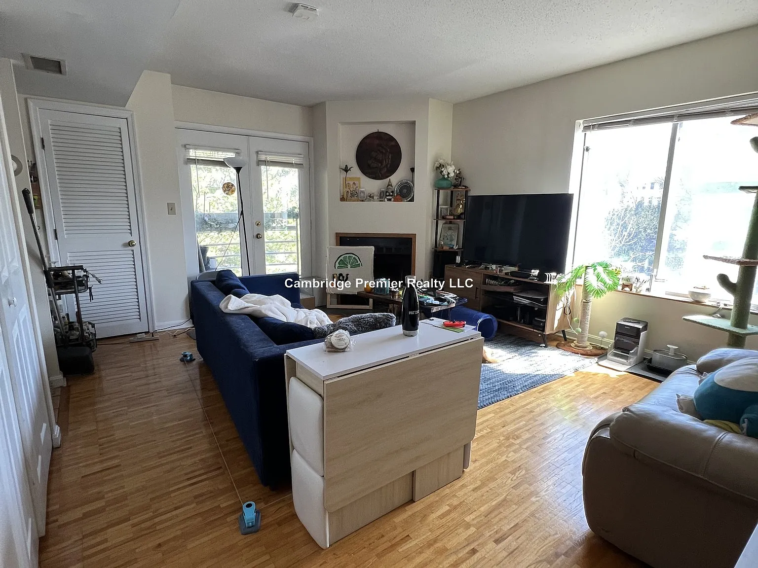 2 bed, 9999 sqft, $4,400 — Photo 2