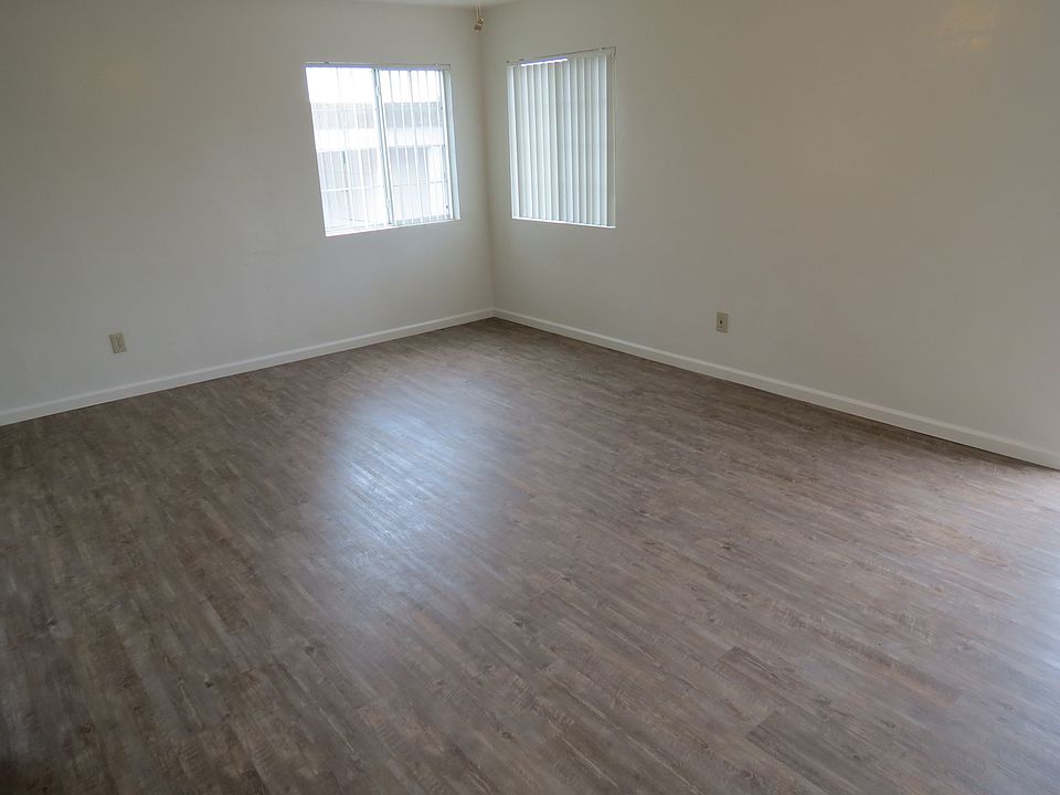 1st image of 1737 Glencoe Dr