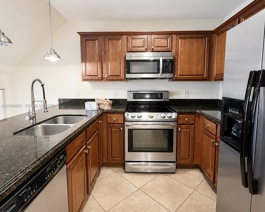 1st image of 1000 Palm Trl APT 3