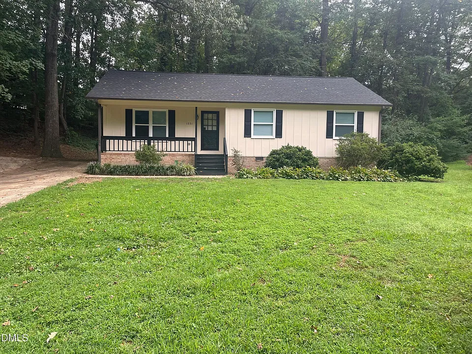 1221 Roundtree Ct