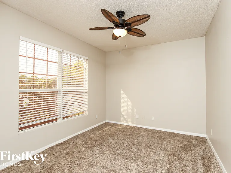 946 Riviera Point Dr — Photo 11