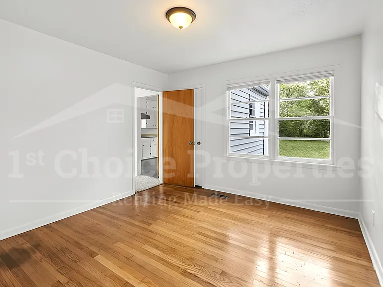 932 Five Mile Rd — Photo 10