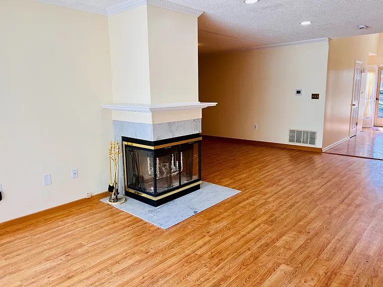 Coral Ct — Photo 6