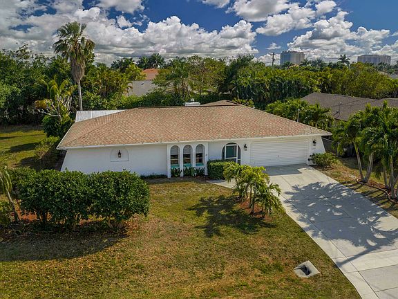 3rd image of 822 SW 54th Ln