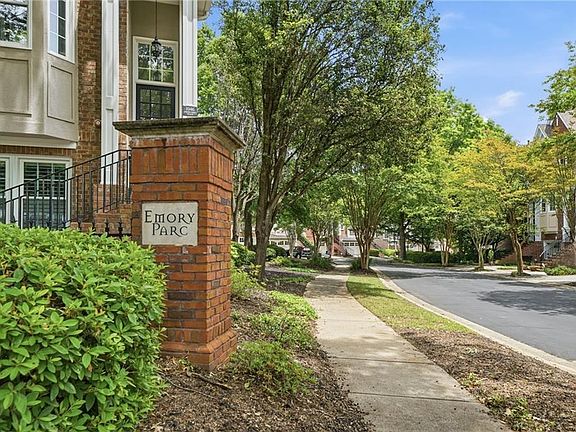 3rd image of 1041 Emory Parc Pl