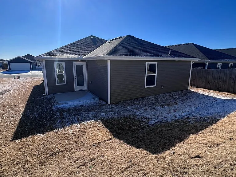 309 Eagle Edge Ave — Photo 2