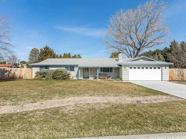 209 E 46th Pl, Kennewick, WA 99337