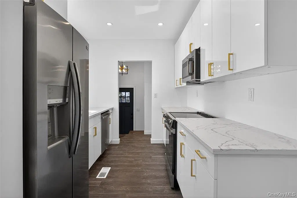 3 bed, 1312 sqft, $2,850 — Photo 3