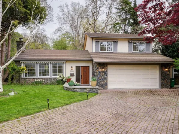 3995 Resolute Pl, Saanich, BC V8X 4L5