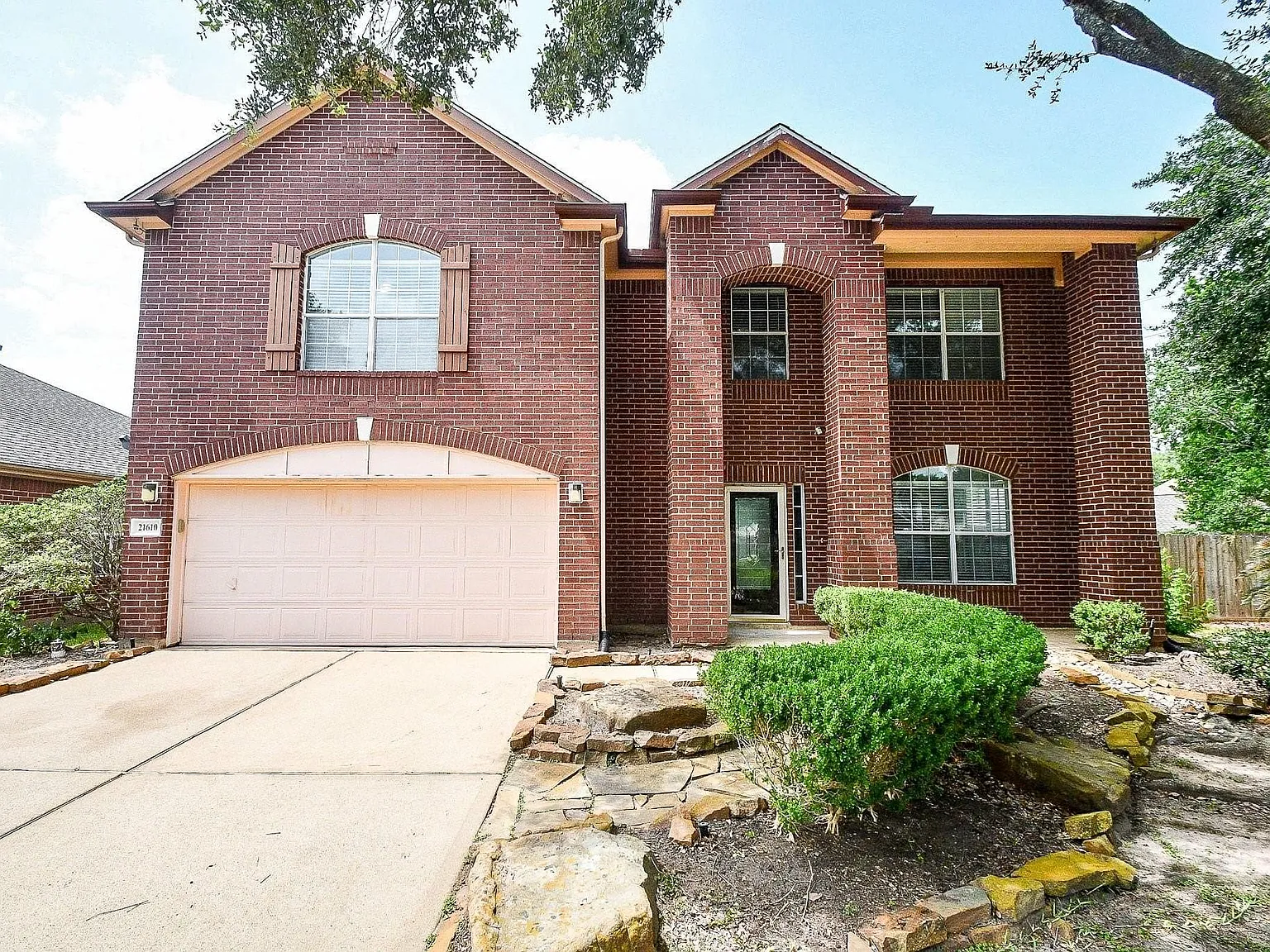 3 bed, 2.5 bath, 2591 sqft, $2,700 — Photo 2