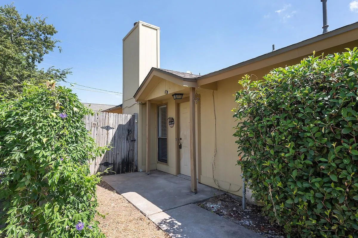 3 bed, 2.0 bath, 991 sqft, $1,550 — Photo 3