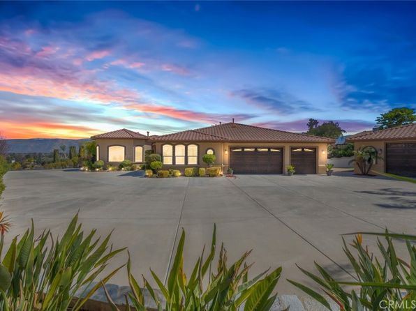 27430 Stonehenge Cir, Hemet, CA 92544