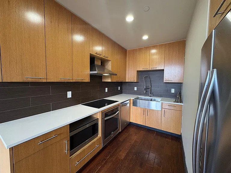 42-60 Crescent St #4F — Photo 4