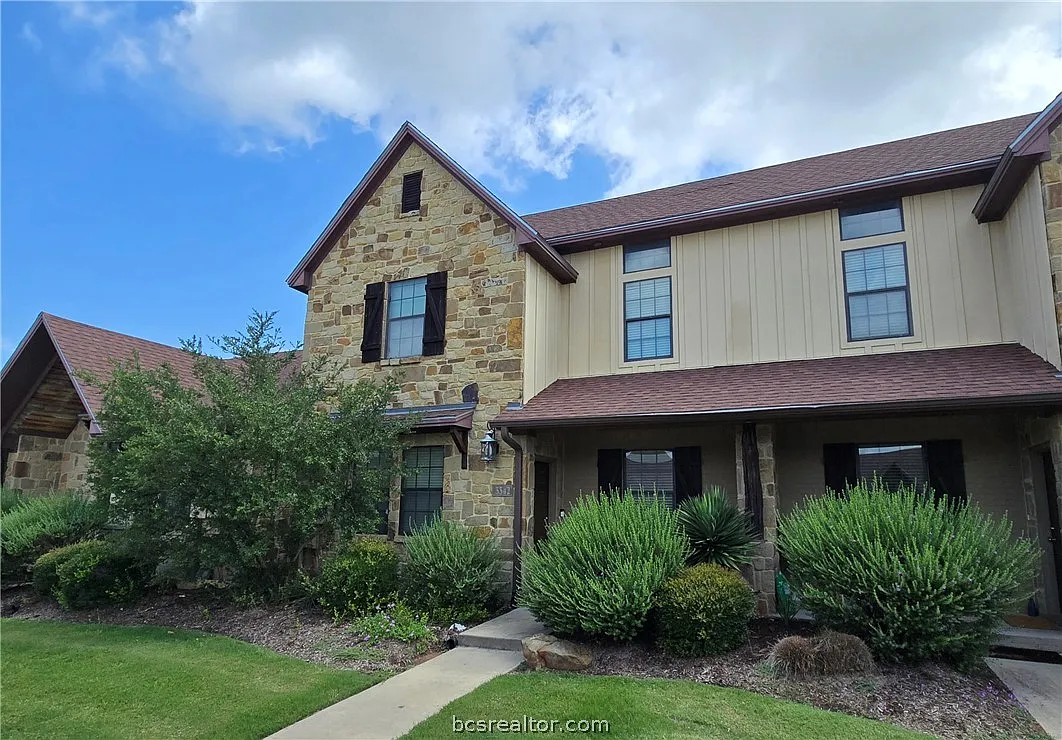 4 bed, 1778 sqft, $2,350 — Photo 1