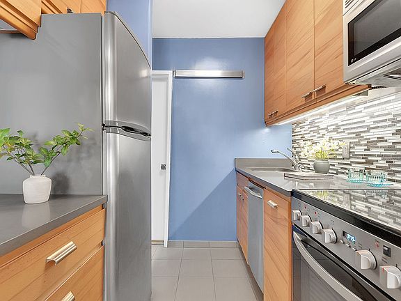 3rd image of 173 Hicks St APT 4E