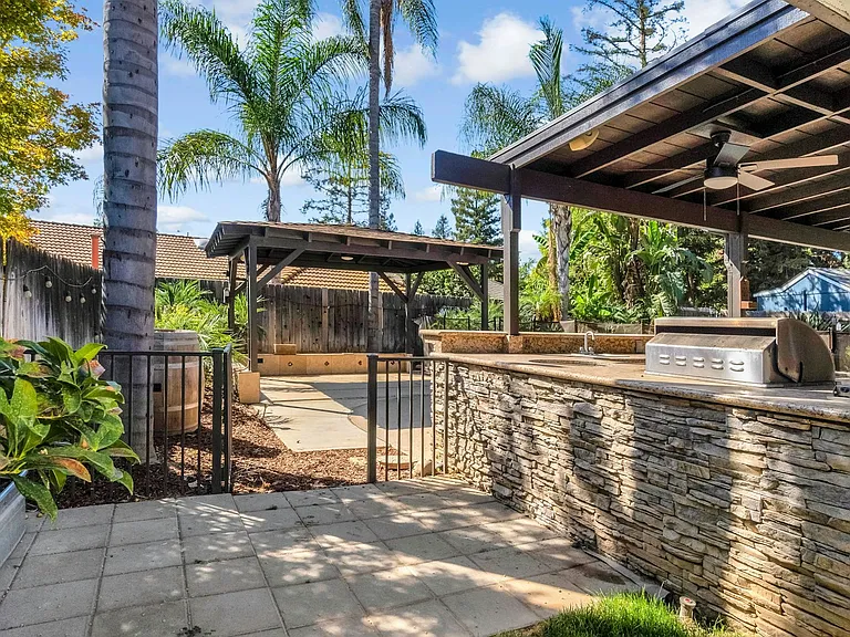 3513 W Vartikian Ave — Photo 5