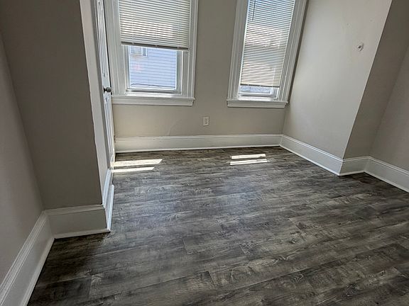 3rd image of 3837 N Darien St