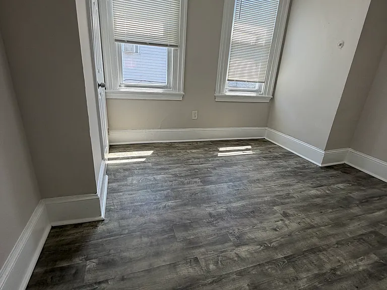 3837 N Darien St — Photo 3