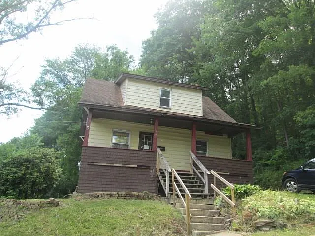 133 Van Buren Ave photo 1