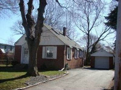 42 Freeman St, Warwick, RI, 02886