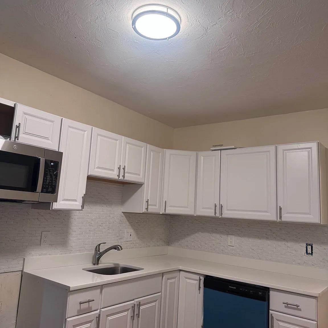 3 bed, 1.0 bath, 1000 sqft, $2,875 — Photo 2