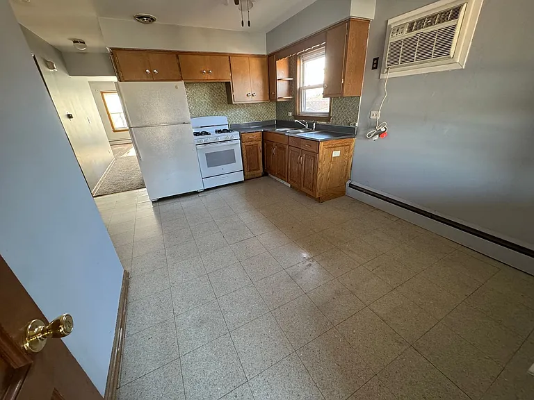8244 W Forest Preserve Ave — Photo 6