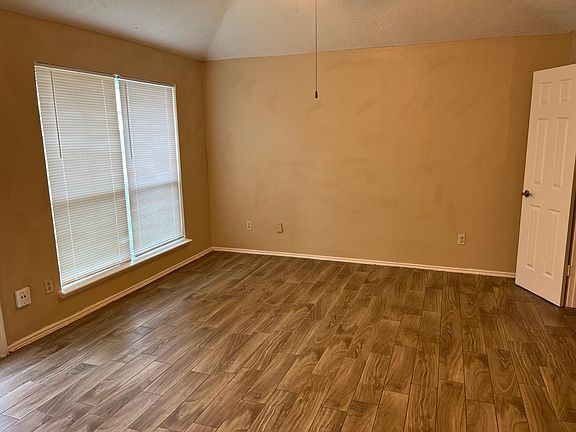 3rd image of 15506 Wildwood Glen Dr