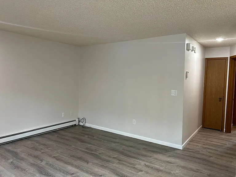 627 E 8th Ave — Photo 9