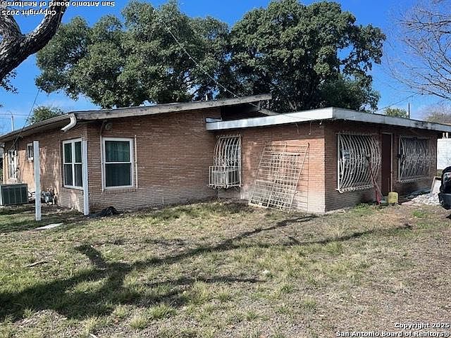 2nd image of 402 EARLY TRAIL DR