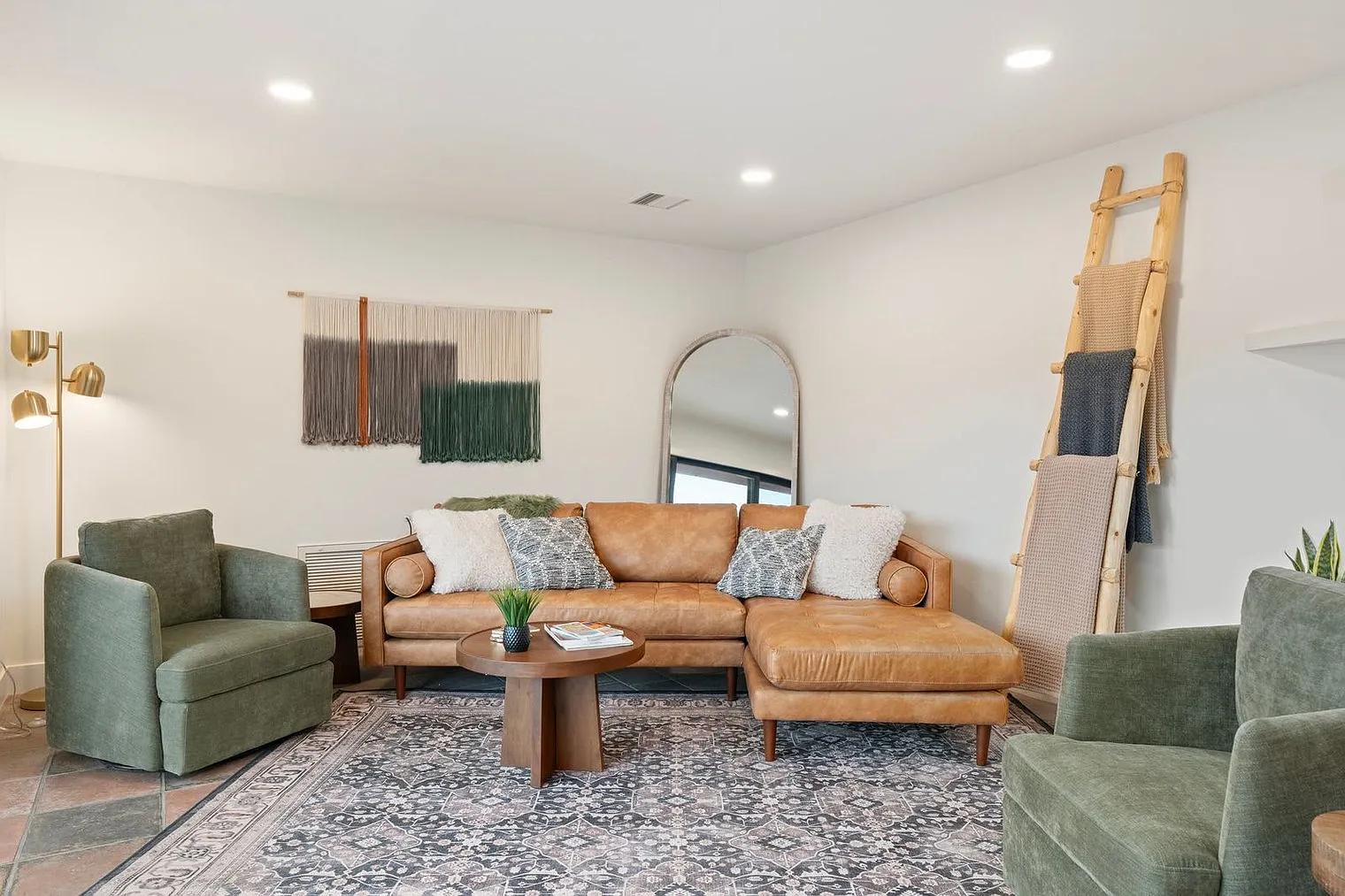 3 bed, 2.0 bath, 1399 sqft, $8,869 — Photo 1