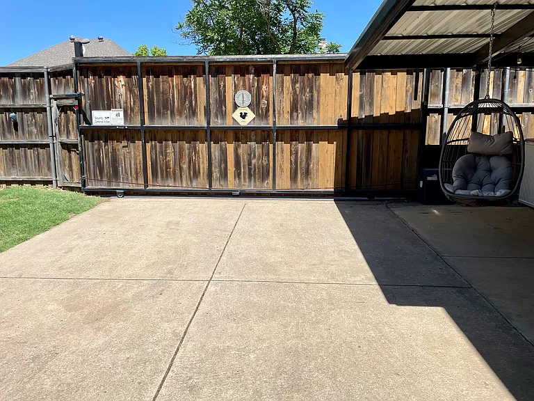 electric gate