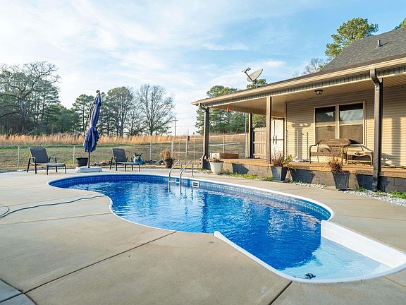 3rd image of 2003 N Moore Rd