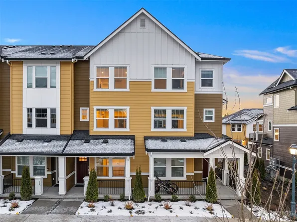 19322 NE 69th Circle #102, Redmond, WA 98052