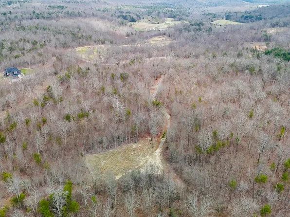 833 Coke Bowman Rd, Soddy Daisy, TN 37379