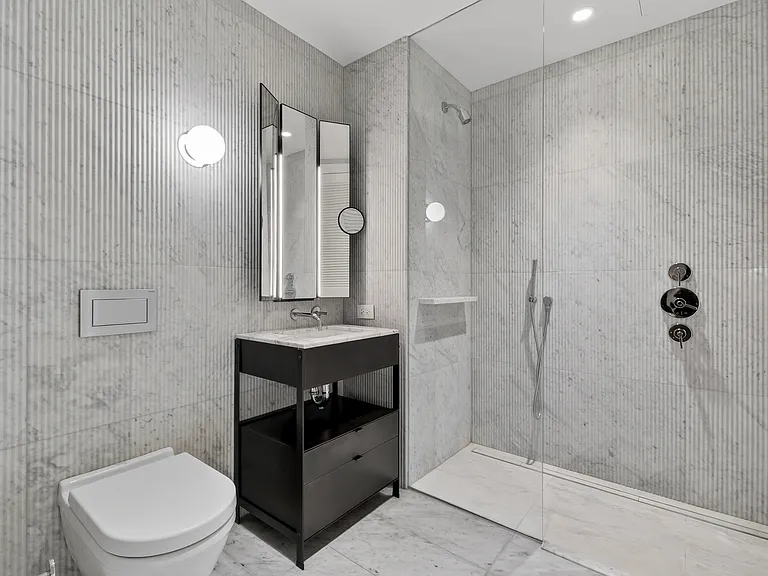 135 E 47th St #8B — Photo 12