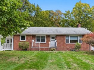 9 Reed Rd, New Hamburg, NY 12590