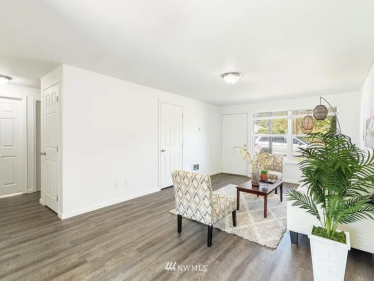 1744 N Rainier Ave — Photo 6