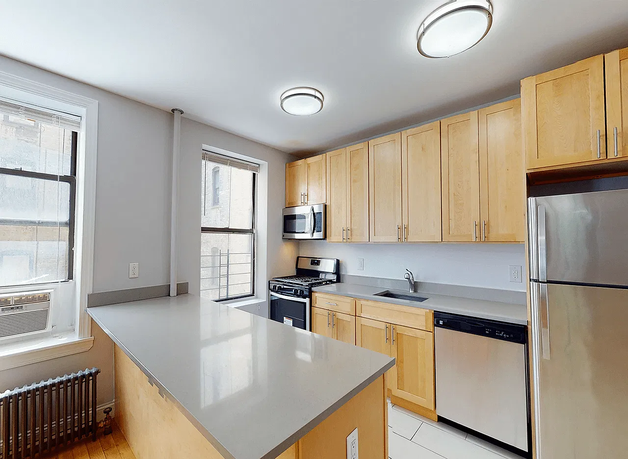 1795 Riverside Dr — Photo 3